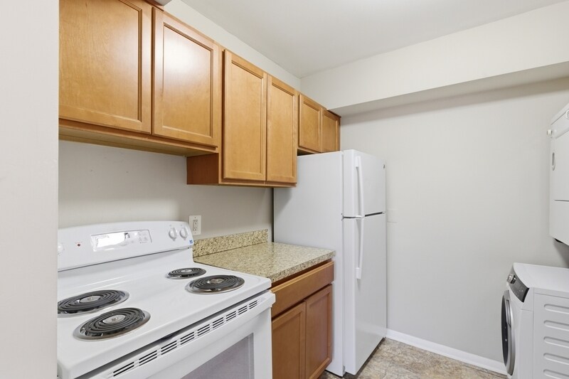 Building Photo - 521 Epsom Rd