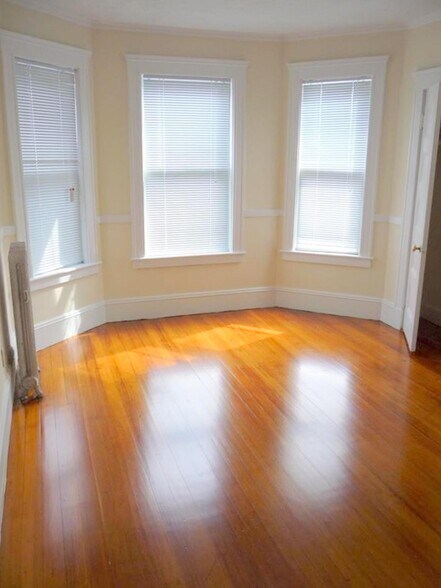 Building Photo - 14 Sanborn Ave