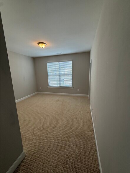 Building Photo - 335 Acorn Hollow Pl