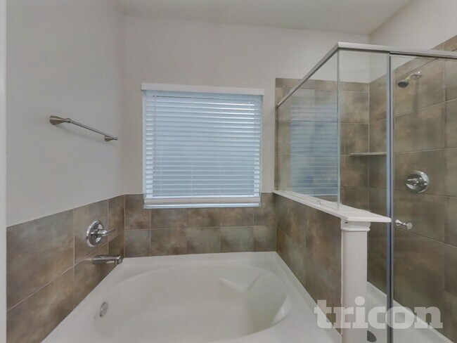 Building Photo - 210 Pequin Rd