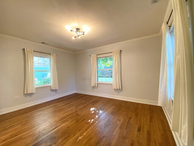 Building Photo - Gorgeous 2 bed home on the lake!!!