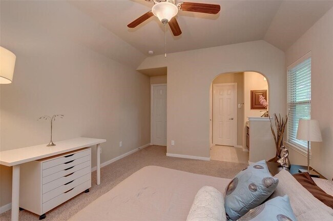 Building Photo - 3 Galleta Ct