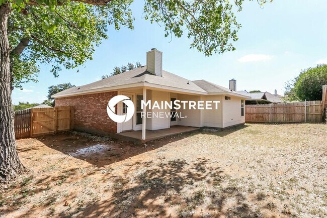 Building Photo - 3 Bedroom Pet-Friendly Home in Fort Worth, TX with Main Street Renewal