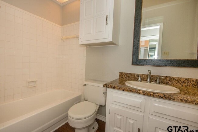 Building Photo - 5903 Hollytree Dr