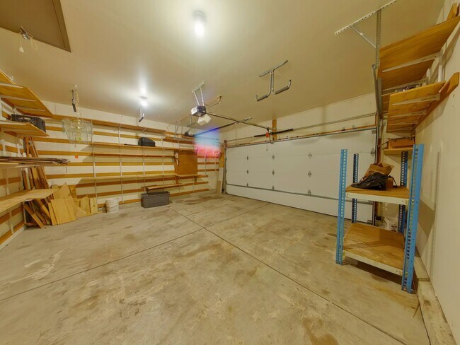 Building Photo - 3 Bedroom Home