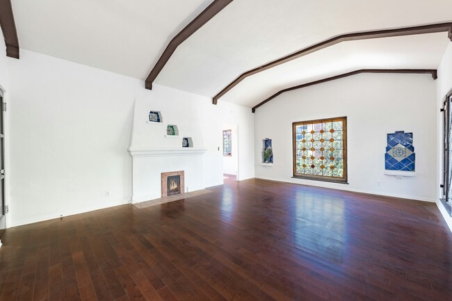 Building Photo - 1846 Holmby Ave