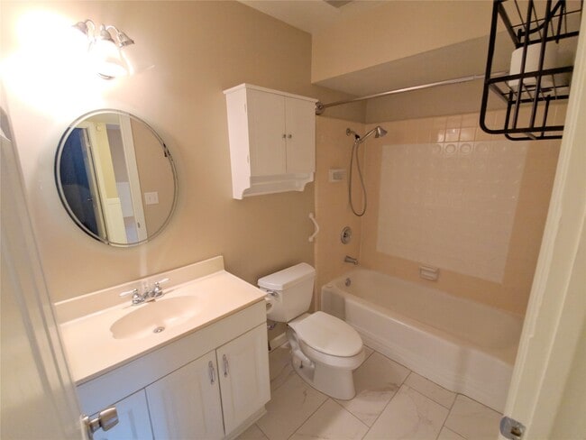 Building Photo - 1105 Ramada Dr