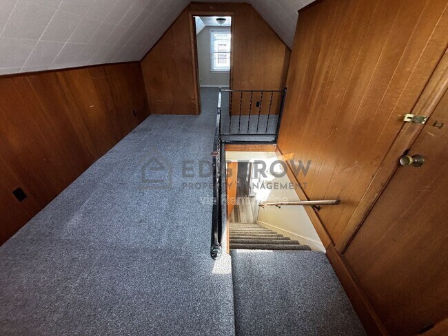 Building Photo - 901 Cricklewood St SW