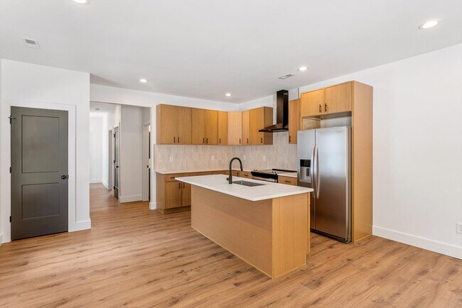 Building Photo - 3425 Garden Dr