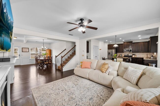 Building Photo - Furnished or Unfurnished spacious two story traditional conveniently located and ready now!