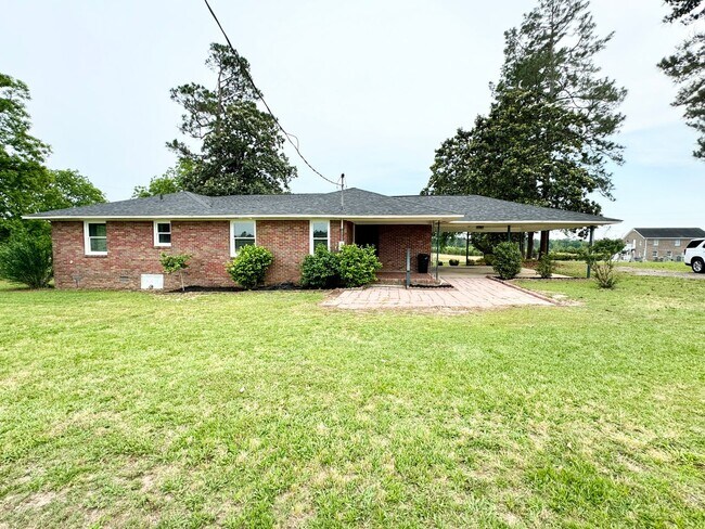 Building Photo - Move in ready! Fully Renovated with attent...