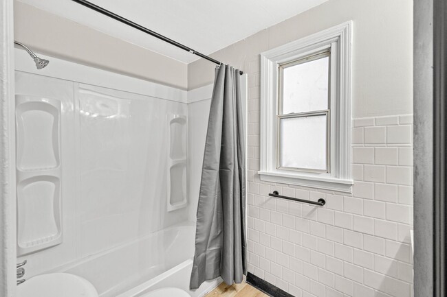 Building Photo - GORGEOUS 3 BEDROOM HOME IN DRAVOSBURG WITH...