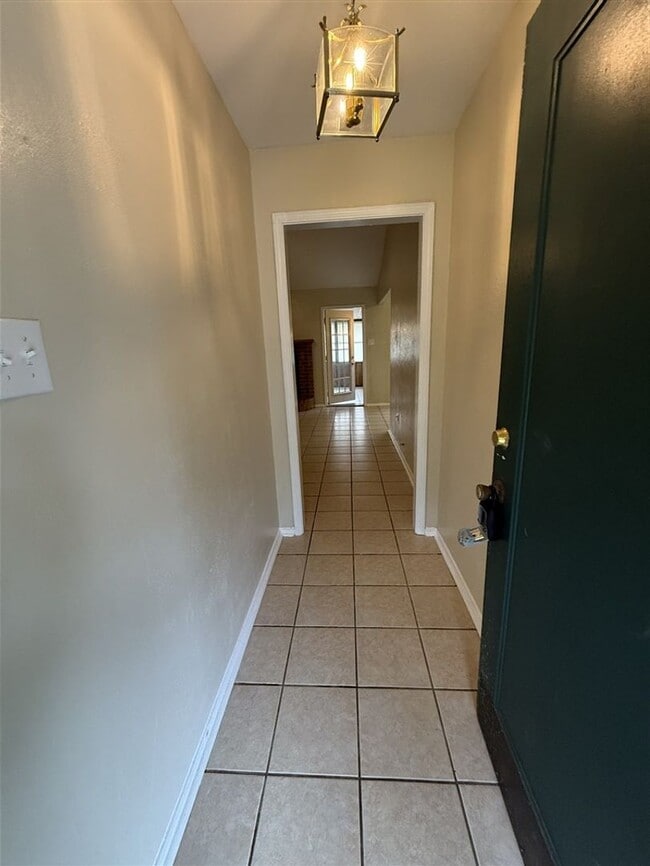 Building Photo - Recently updated in 2026 - Lovely 3 bedroom 2 bath home for lease in south Bossier City LA 71112