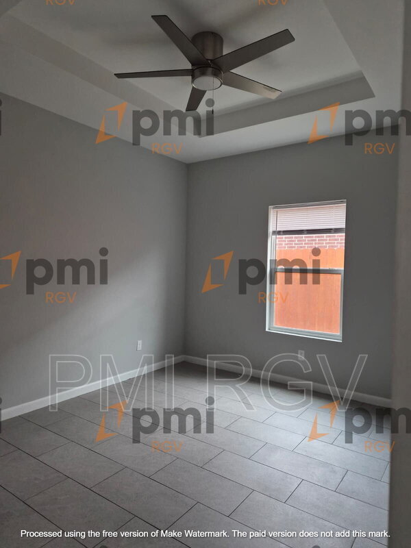 Building Photo - 1004 Hidden Hls St