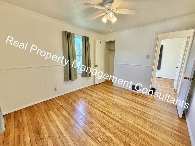 Building Photo - Charming 3-Bedroom Home with Covered Deck ...