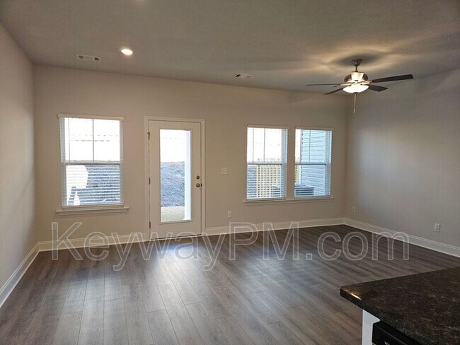 Building Photo - 1301 Newbern Dr