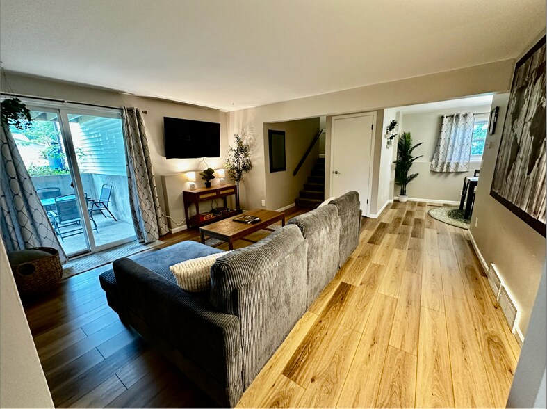 Building Photo - 5801 Williamsburg Way