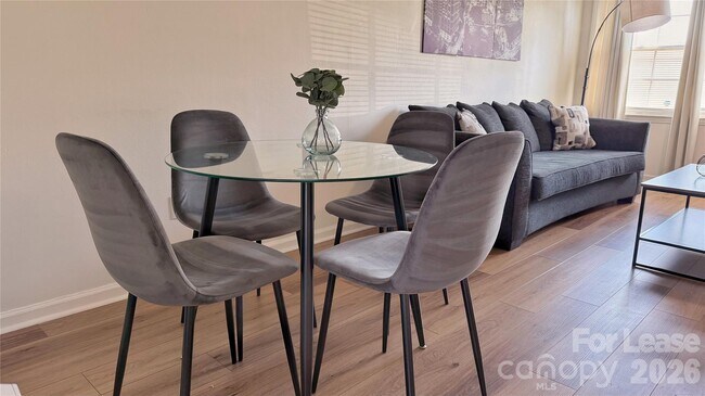 Building Photo - 6314 Old Pineville Rd