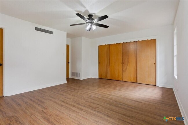 Building Photo - 2305 N 15th St