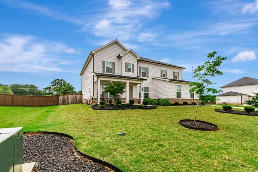 Building Photo - 220 Arwen Dr