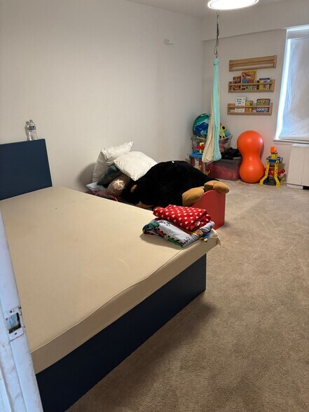 Bedroom 2 - 6833 N Kedzie Ave