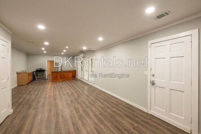 Building Photo - 2133 Cooper Way