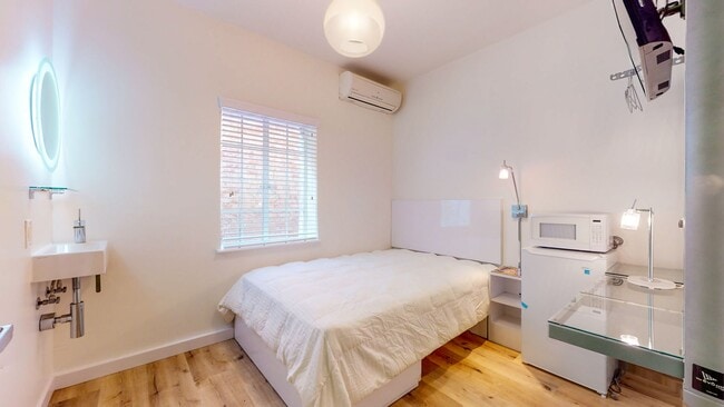 Interior Photo - 335 Pacific Avenue