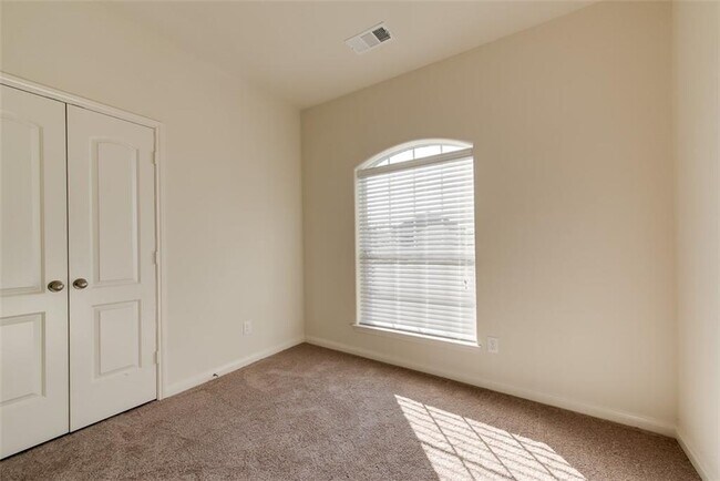 Building Photo - 13033 Tobin Dr