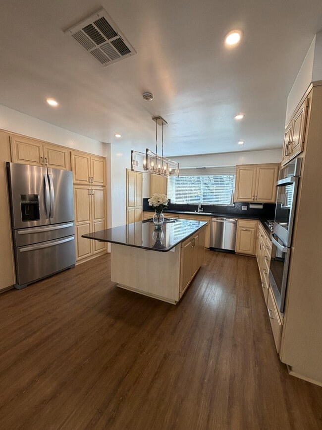 Building Photo - 17537 Margate St