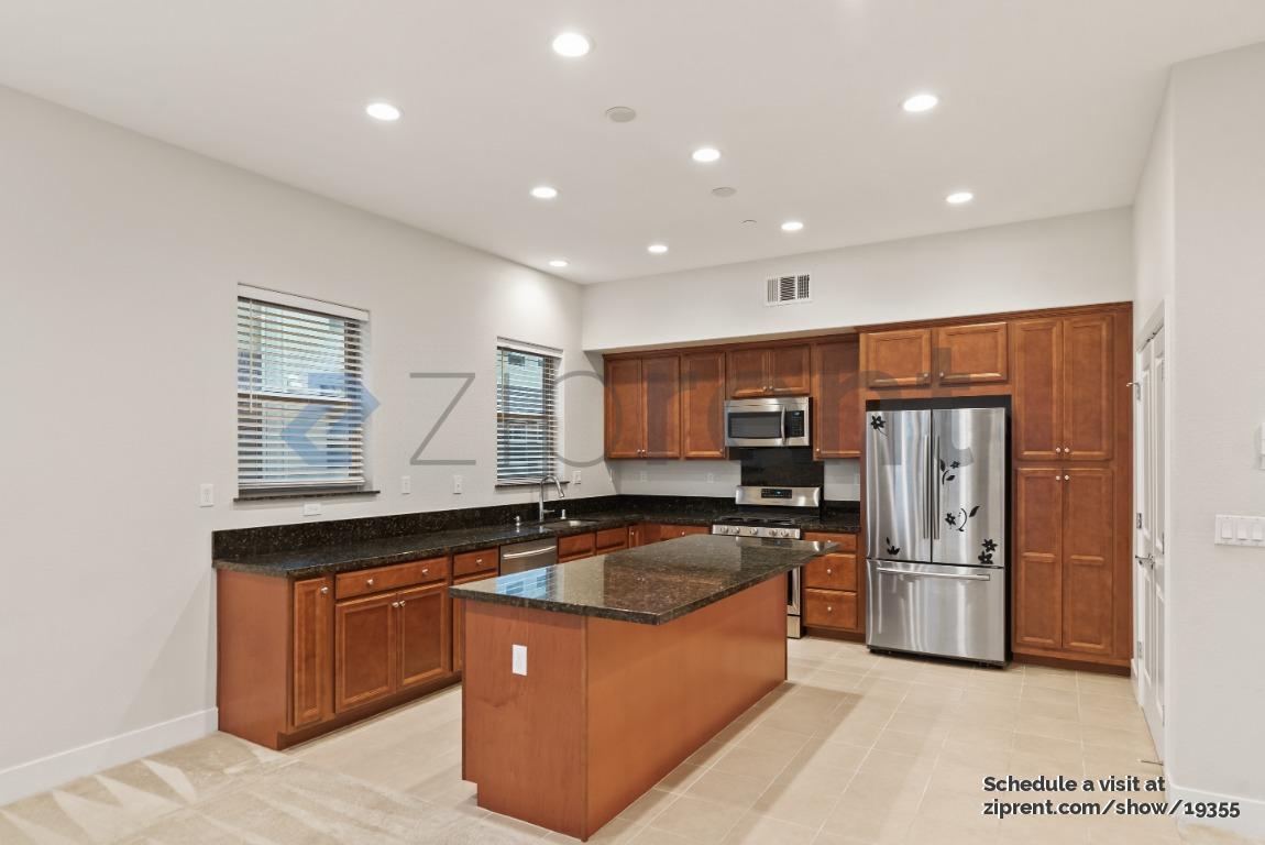 Building Photo - 1752 Hazelnut Ln