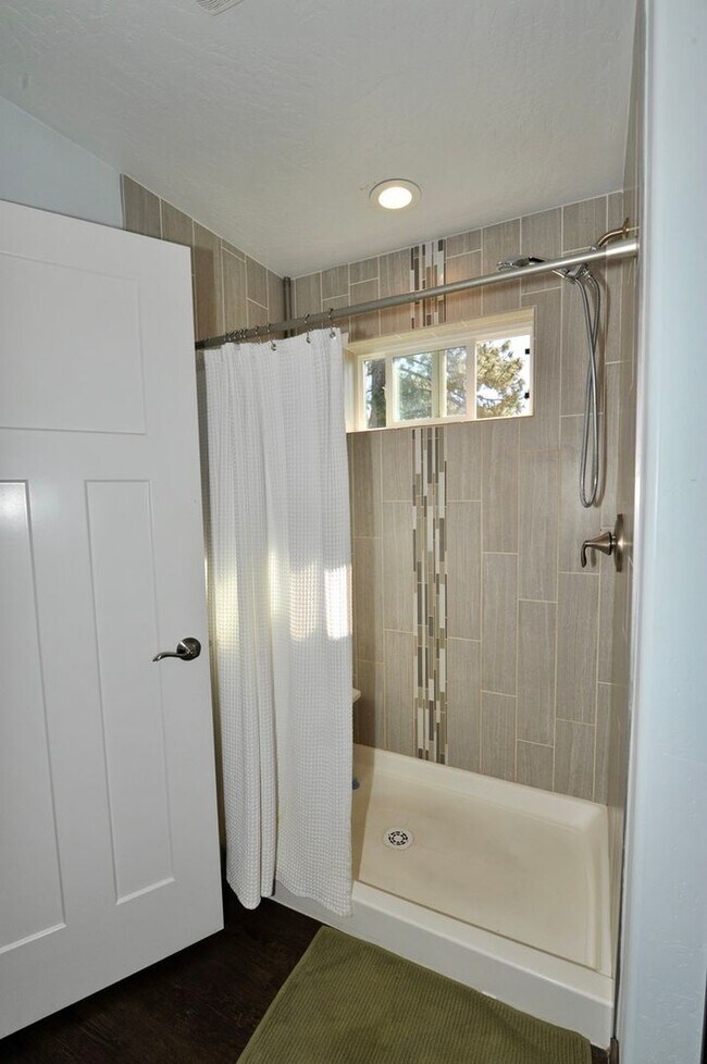 Building Photo - Canfield Mountain 3 bed 2.5 bath with loft...