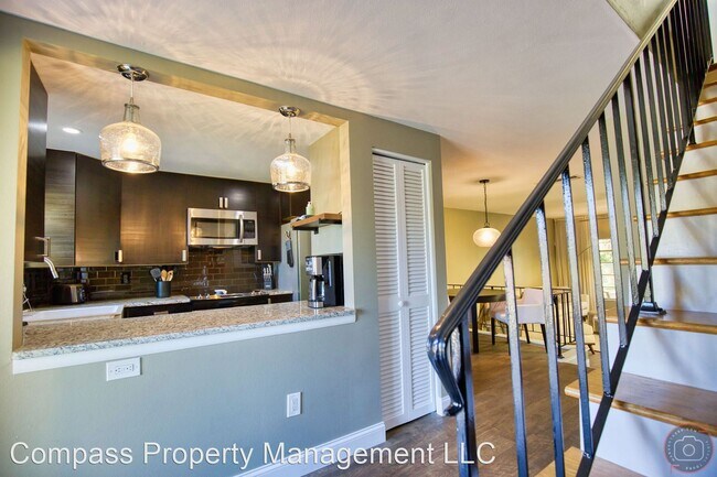 Building Photo - 2 br, 1.5 bath House - 713 W. Venice Ave.