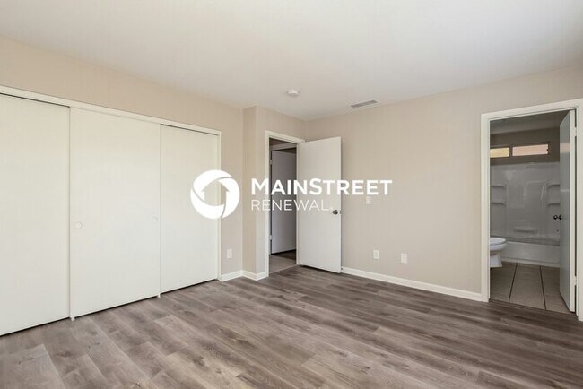 Building Photo - 4 Bedroom Pet-Friendly Home in PHOENIX, AZ with Main Street Renewal