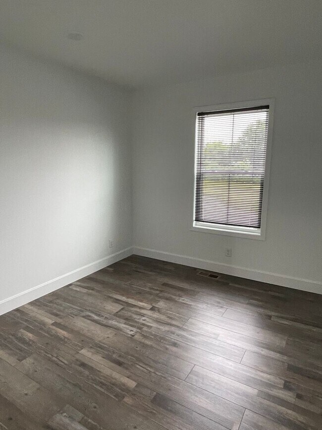 Building Photo - 749 Howard Dr