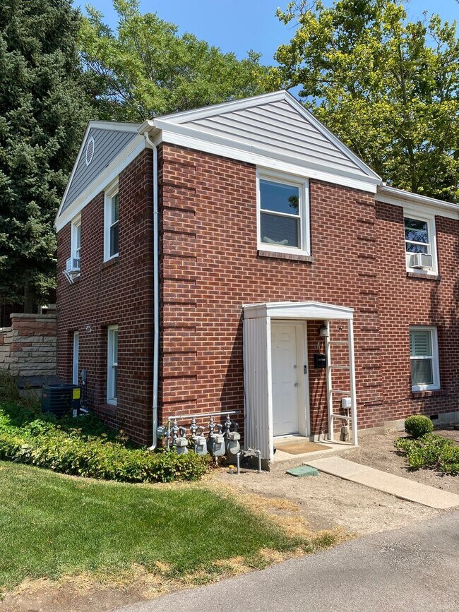 Building Photo - 926 E 500 S