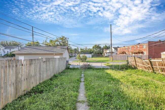 Building Photo - 2545-2547 Sullivant Ave