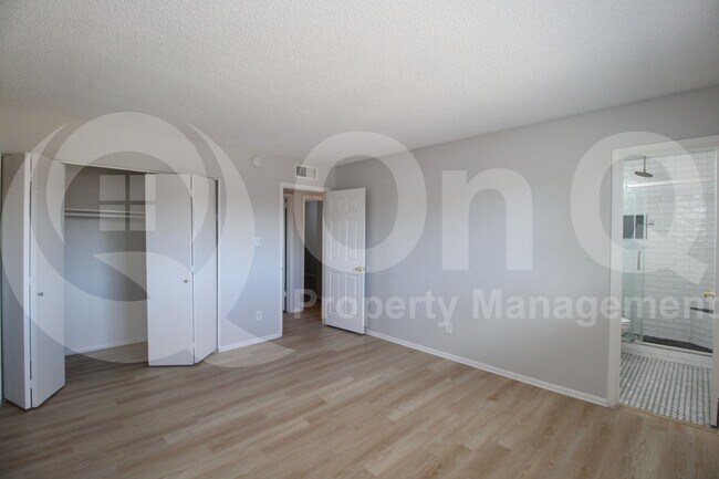 Building Photo - 537 E Laguna Dr