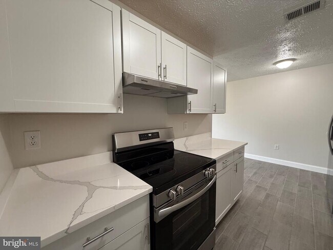 Building Photo - 3295 Jesmond Ct