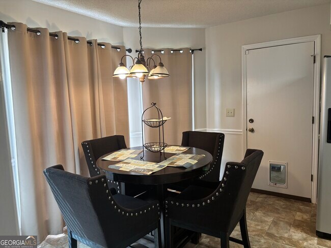 Building Photo - 4961 Brownwood Dr