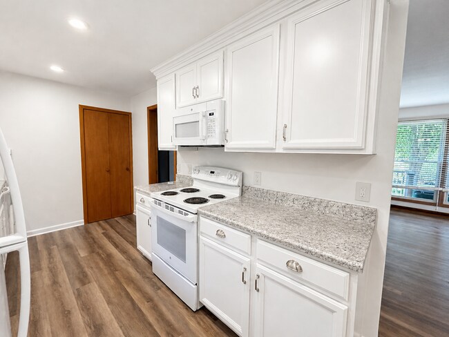Building Photo - Charming Updated Home Near Christiansburg Shopping and Dining