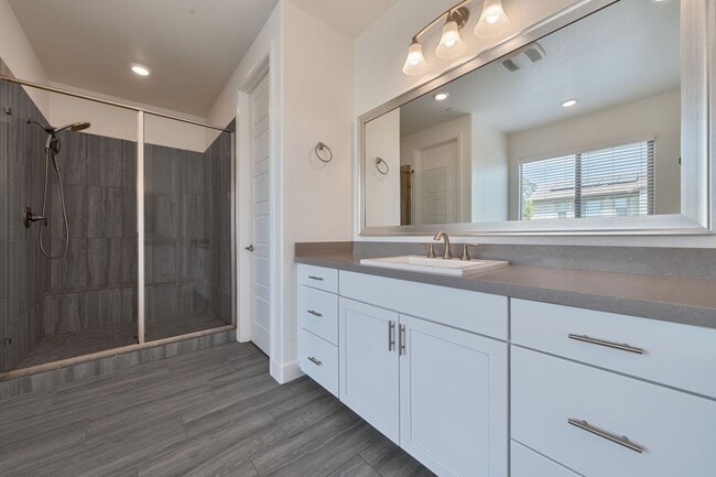 Building Photo - Luxury 5 Bedroom Home in Serrano – Spaciou...
