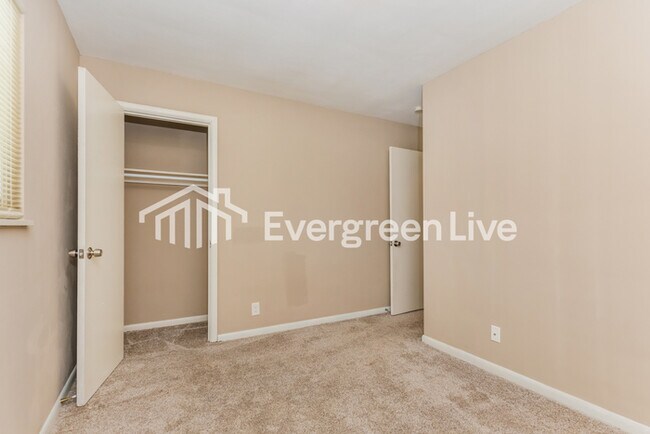 Building Photo - 804 Fallveiw Ave