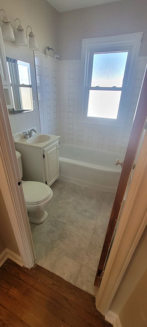 Building Photo - Single 3 bedroom 1 bath home located in Ma...