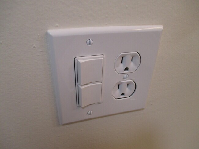 Building Photo - 224 Lake Dora Dr