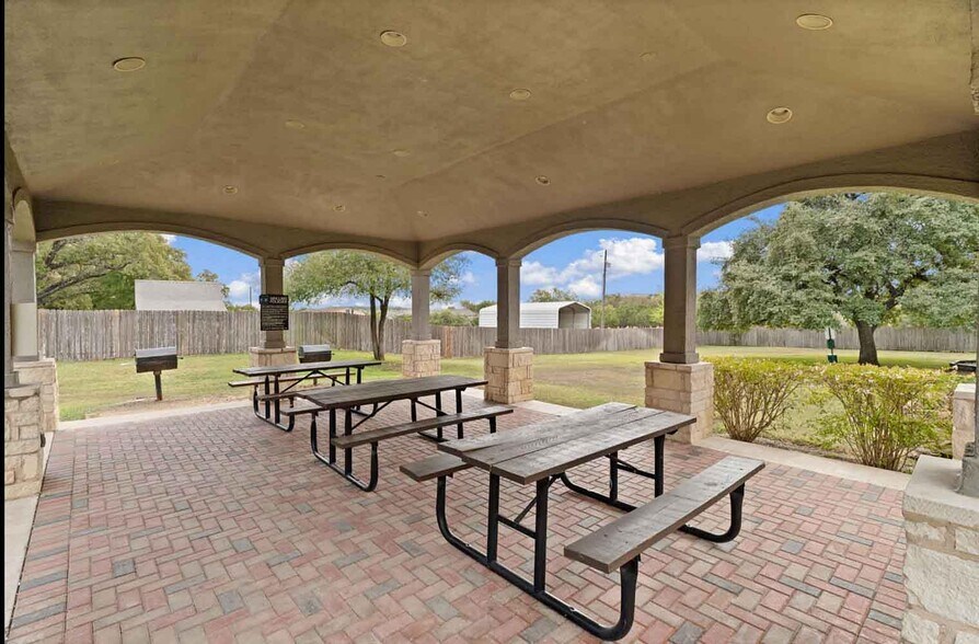 Building Photo - 1215 W Slaughter Ln
