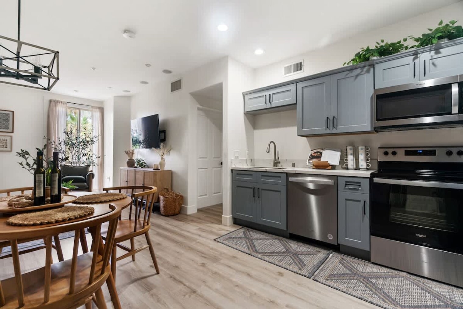 Building Photo - 1501 Front St