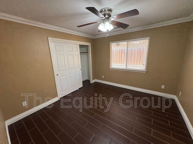 Building Photo - 744 W Buena Vista Ave