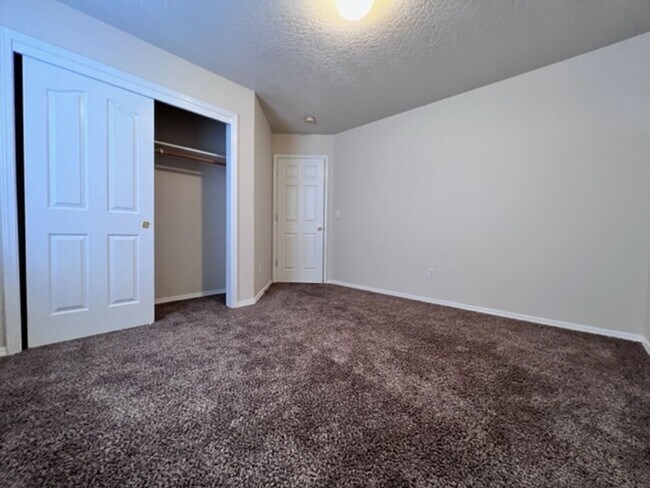 Building Photo - 3137 W Pudu St