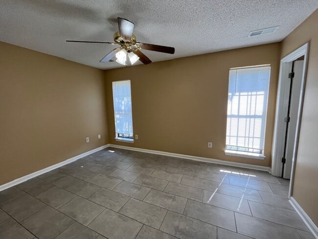 Building Photo - Renovated 3 Bedroom 2 Bath Home for Rent!!