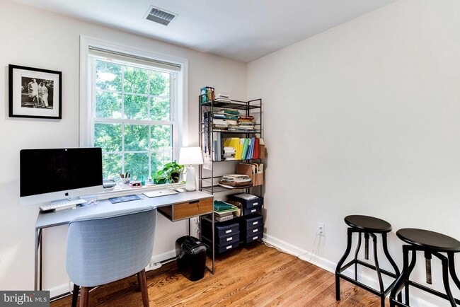 Building Photo - 258 Burgess Ave